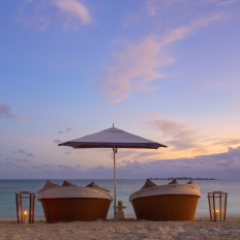 RosewoodBahaMarBeachandLoungersAfternoon.jpg